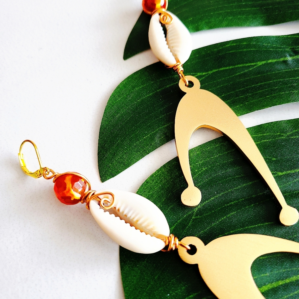 Cowrie Shell Earrings - Picture 4 of 4